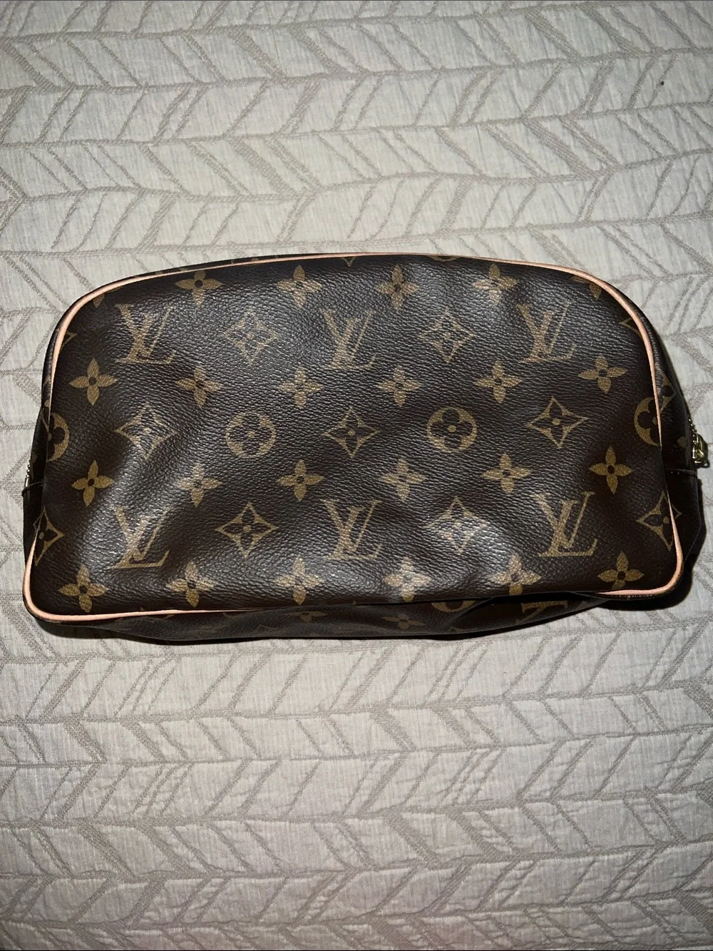 LOUIS VUITTON  Monogram Toiletry Bag 25